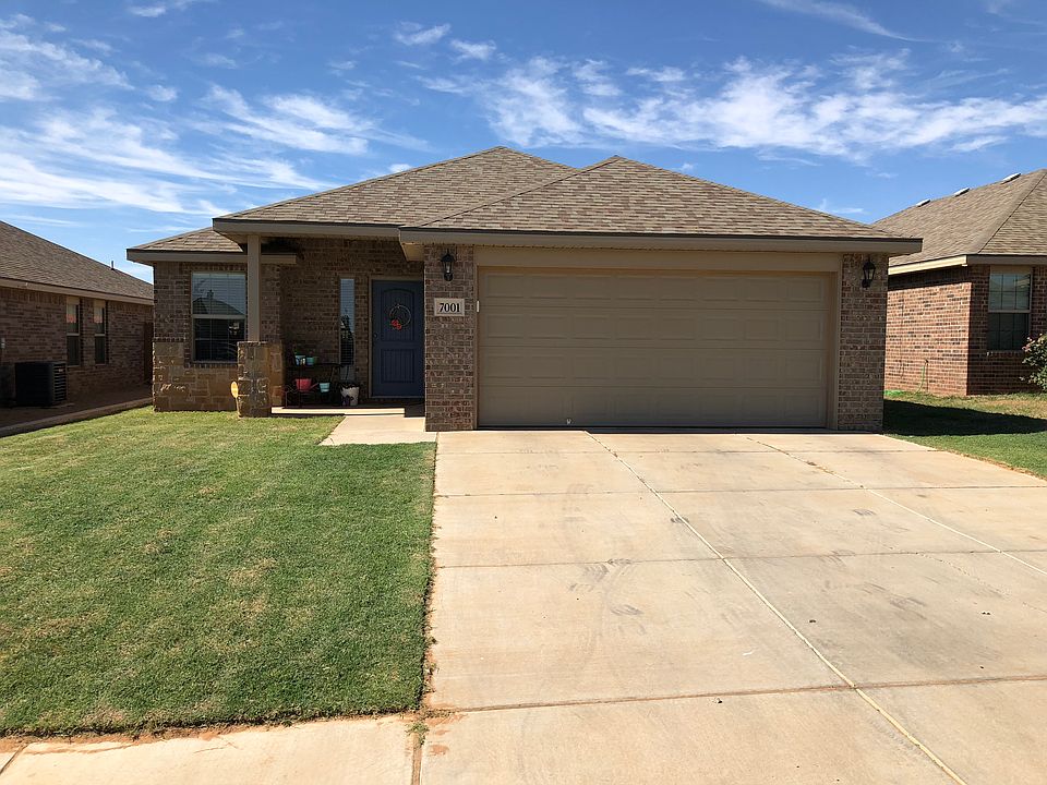 Front of home, 2 car garage