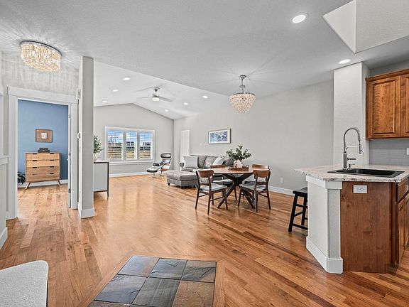 2nd image of 1122 Village Cir