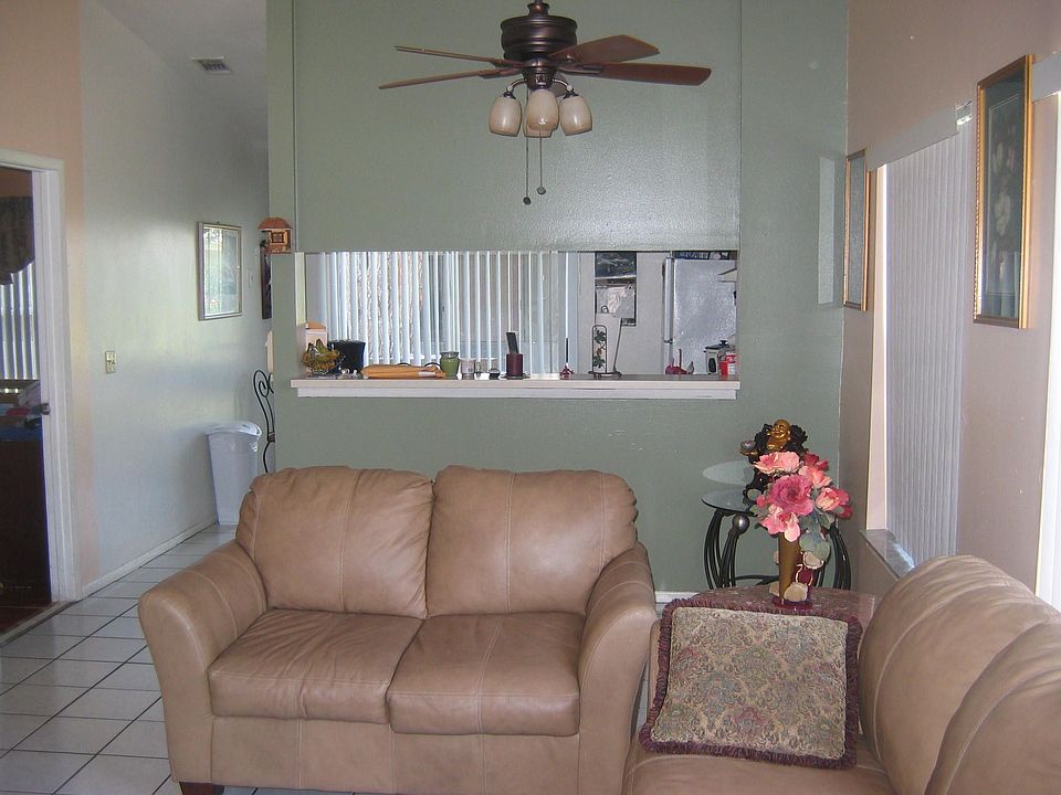 2nd image of 3224 Chesswood Ave
