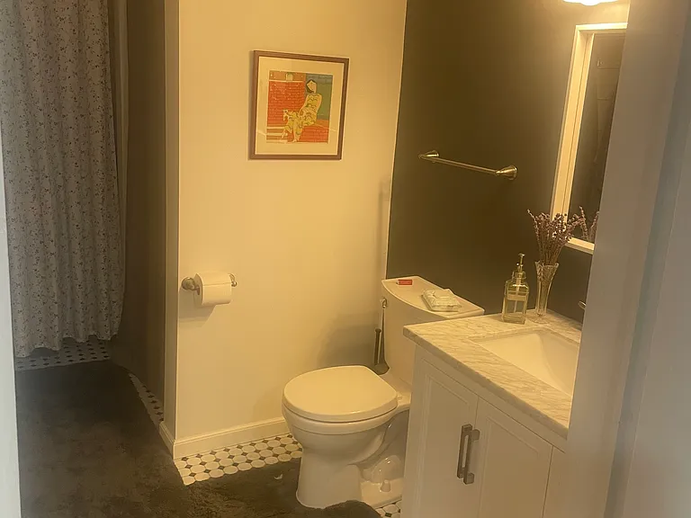 715 W 37th St #5 — Photo 8