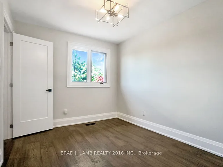 62 Royal Garden Blvd — Photo 19