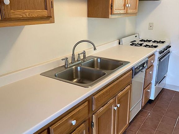 5th image of 1507 Meadowbrook Dr #4