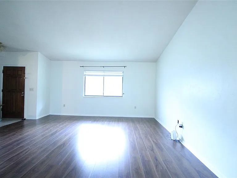 1624 SW 77th Ter — Photo 2