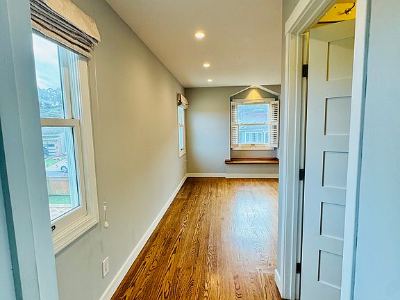 5th image of 444 Hemlock Ave