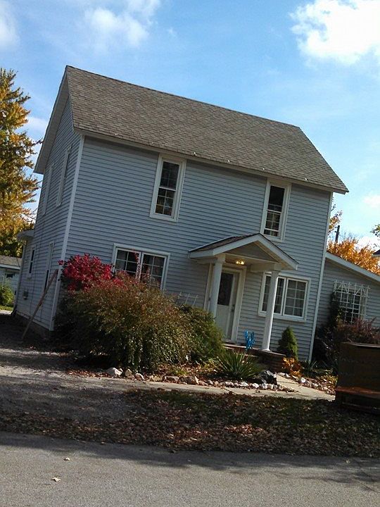 1st image of 415 Kaufman St