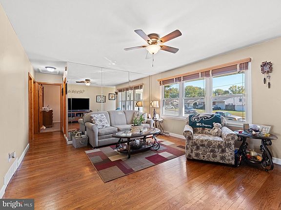 5th image of 13 Malibu Dr