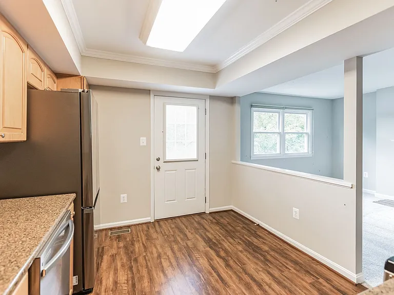 5335 Lake Cove Ct — Photo 10