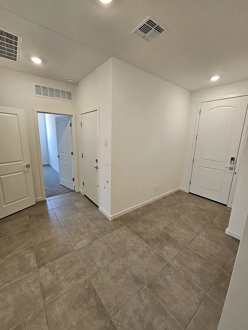 4 bed, 1818 sqft, $3,050 — Photo 2