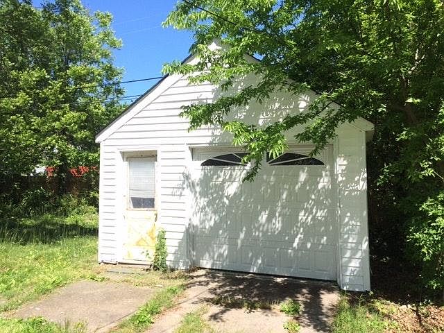 2nd image of 923 14th St