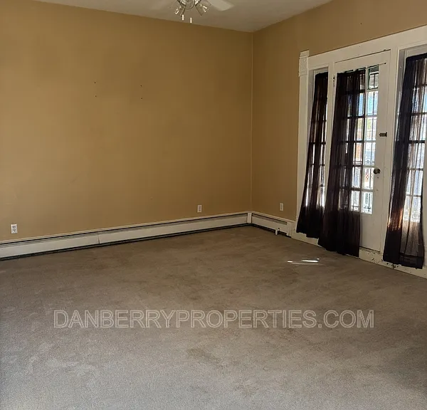 134 W Tiffin St #B — Photo 15