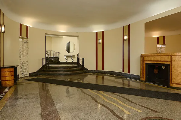 Sold by Houlihan Lawrence | media 7