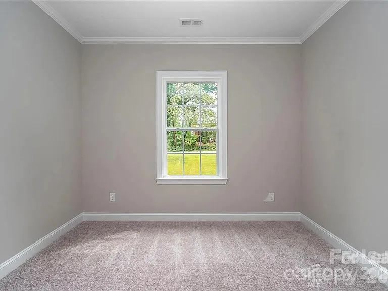 1721 Balfour Ln — Photo 10