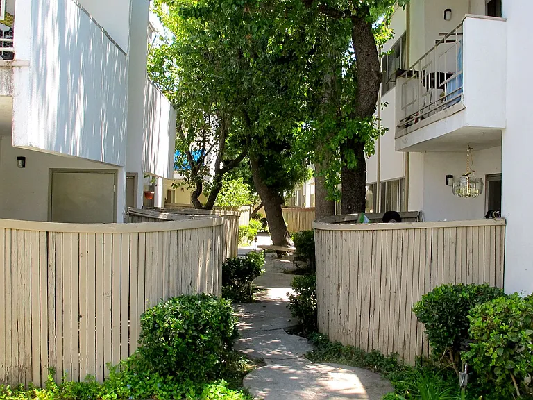 18100 Roscoe Blvd Northridge, CA 91325 — Photo 37