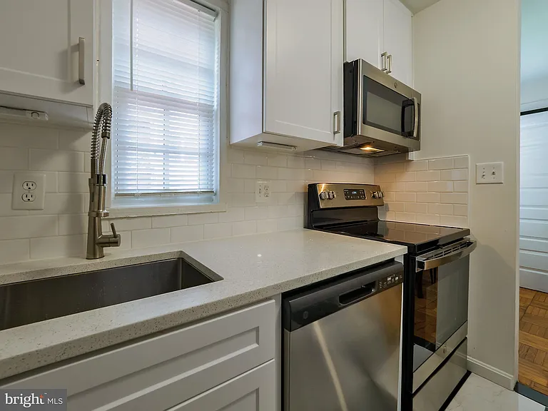 1608 W Abingdon Dr #102 — Photo 21