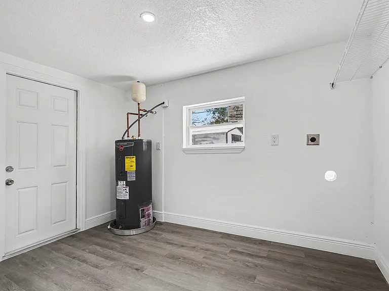 5240 Sutton Ave — Photo 17