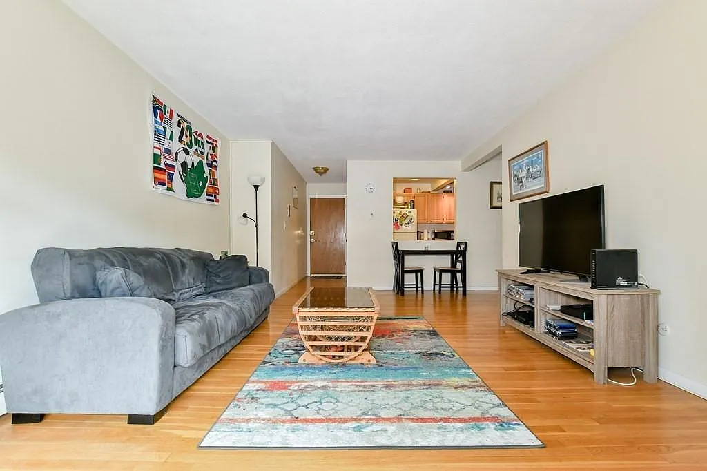 1 bed, 700 sqft, $2,500 — Photo 3