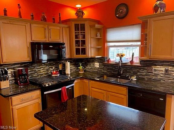 4th image of 327 Alexis Dr