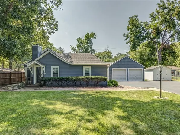7014 Floyd St, Overland Park, KS 66204