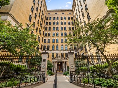 559 W Surf St APT 702, Chicago, IL, 60657