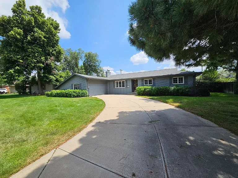 250 E Graves Ave — Photo 1