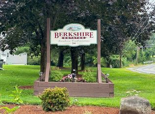 34 Lowell Rd APT 28, Pepperell, MA 01463