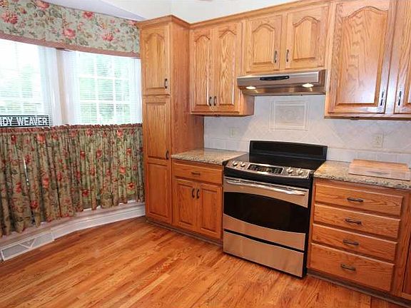 4th image of 5008 Alden Dr