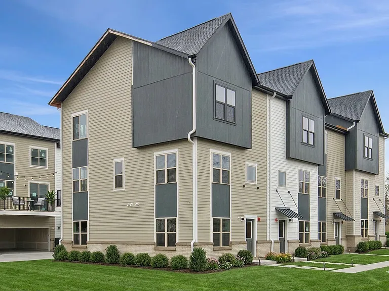 Waverly Creek Townhomes — Photo 1