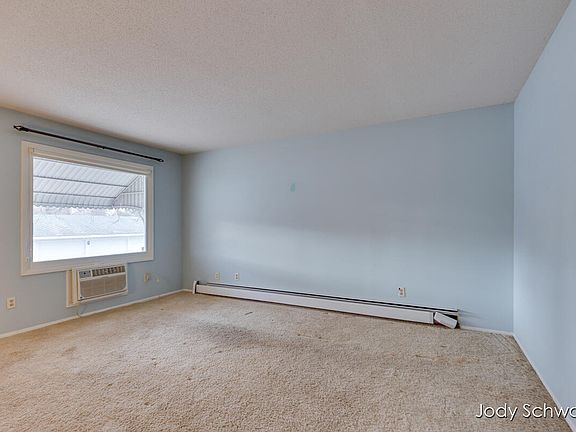 5th image of 3364 Chestnut Ave SW