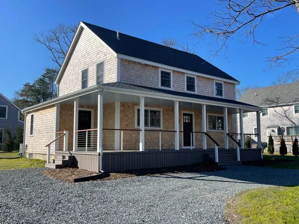 84 California Ave, Oak Bluffs, MA 02557