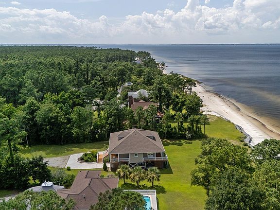 3rd image of 522 Sandy Point Drive