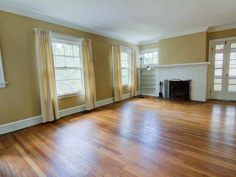 Living Room Facing E Fairfax