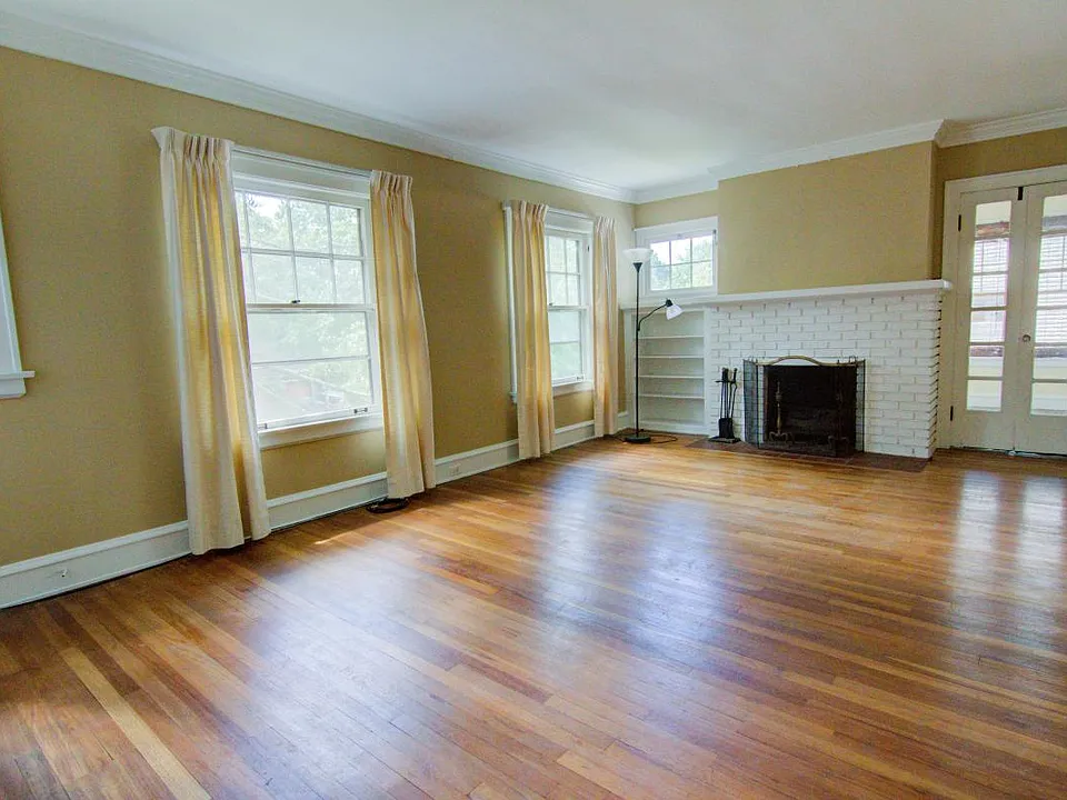 Living Room Facing E Fairfax
