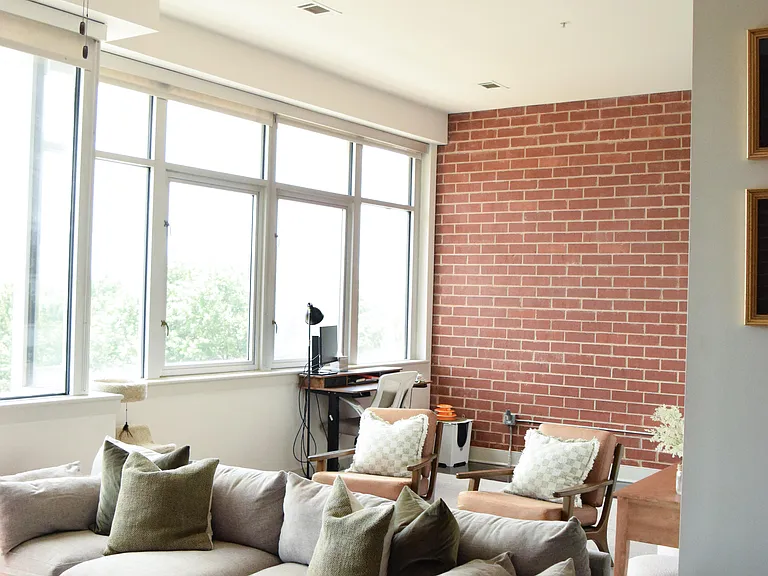 710 W Trade St #708 — Photo 2