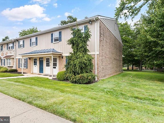 3rd image of 25 Wexford Dr