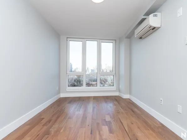 31-61 Vernon Boulevard image 8 of 75