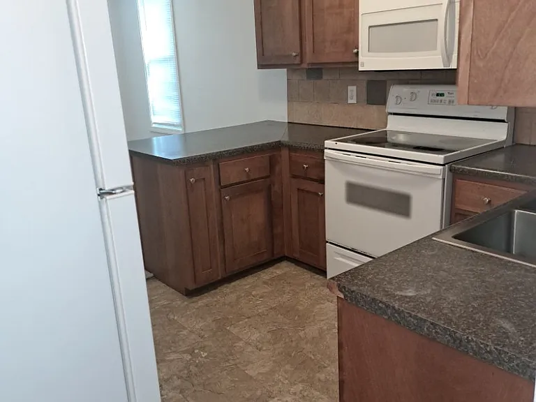 5804 S 50th Ave — Photo 14