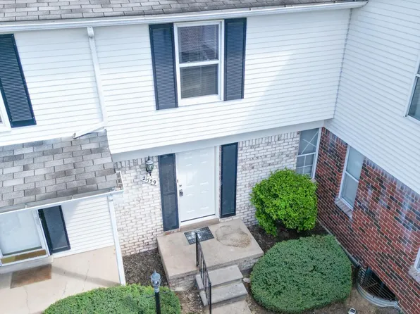 21759 Hidden Rivers Dr N, Southfield, MI 48075