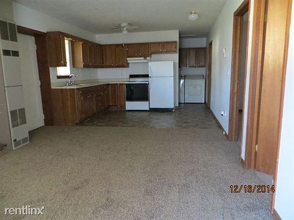 Full kitchen with appliances for tenant's use