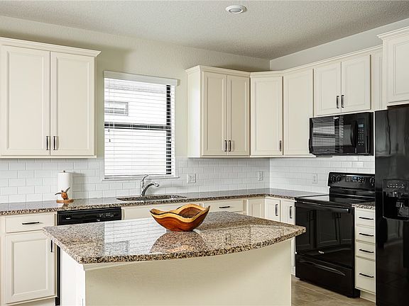 3rd image of 5122 Jasper Sq