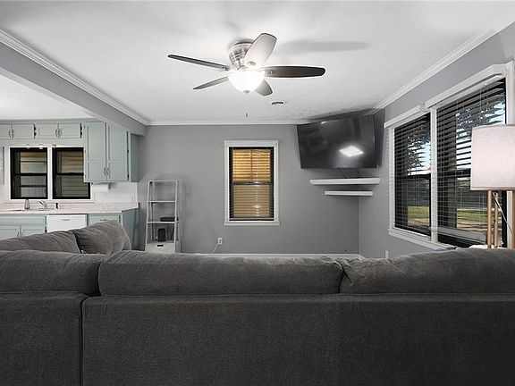 4th image of 17 Hostetter St