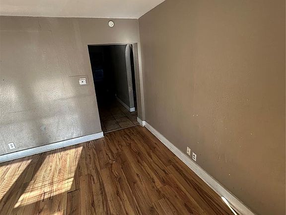 3rd image of 2327 Switzer Ave
