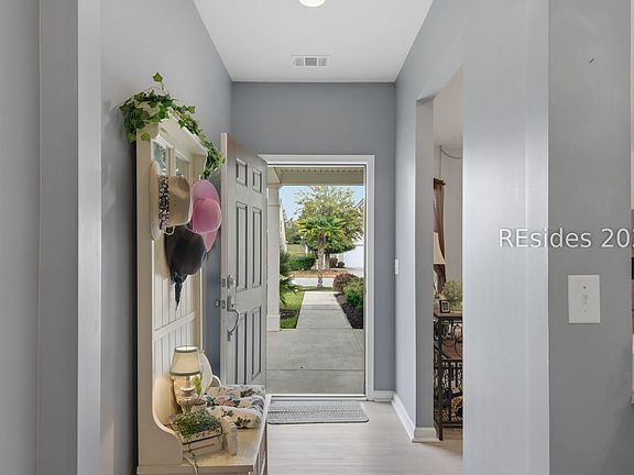 4th image of 6 Wild Strawberry Ln
