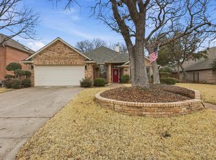 2613 Bent Tree Dr, Hurst, TX 76054