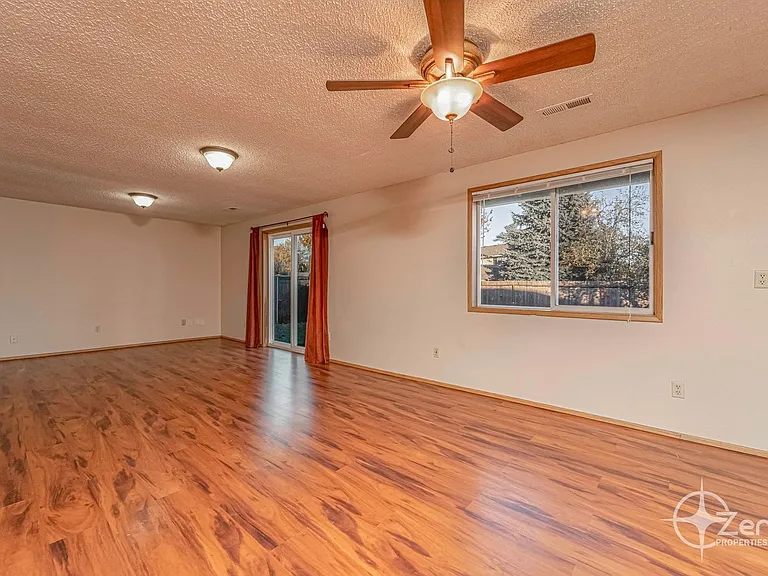 1401 SE Park Crest Ave — Photo 9
