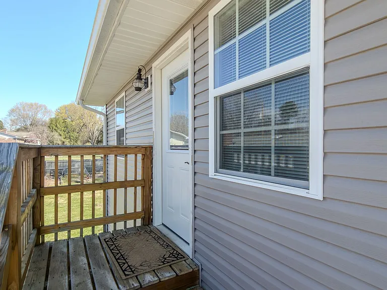 8805 Farmington Dr — Photo 4