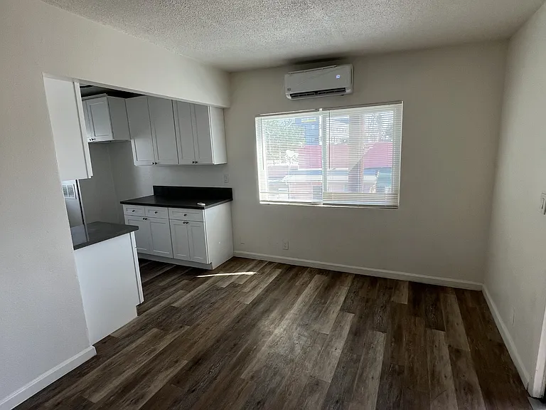 2811 S Central Ave — Photo 12