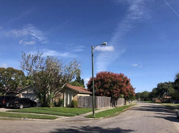 Exterior Neighborhood (street photo)