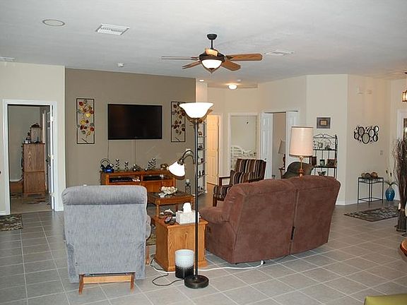 3rd image of 4075 Birkdale Dr