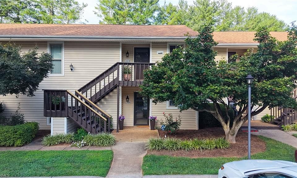 1st image of 208 Driftwood Ln