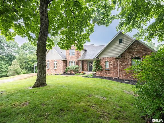 3rd image of 1108 Thornberry Ln